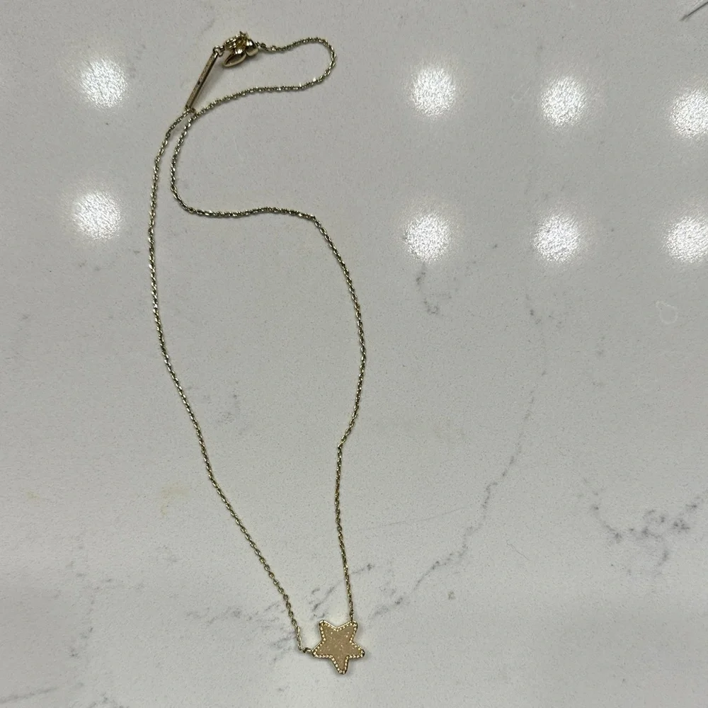 Kendra Scott Gold Star Pendant Necklace - Elegant Women's Jewelry - Picture 2 of 6